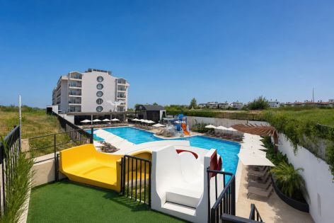 Q Ella Beach Hotel