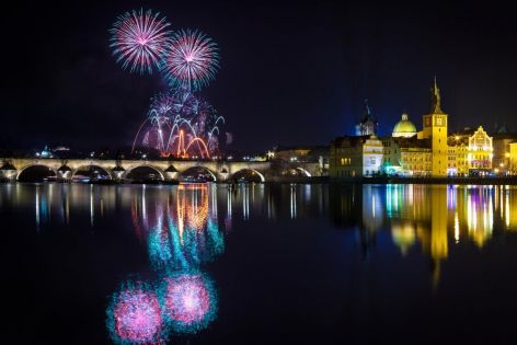 Екскурзия в ЧЕХИЯ - Нова година в Прага и Карлови Вари - 5 нощувки, със самолет и водач на български език!