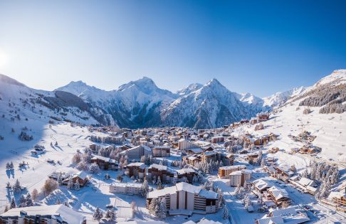 НОВА ГОДИНА 2026 ВЪВ ФРЕНСКИТЕ АЛПИ - COURCHEVEL, CHAMONIX & LES 2 ALPES  / ПАКЕТИ 7 НОЩУВКИ В ПЕРИОД: 28.12.2025 - 04.01.2026