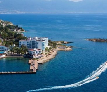 LE BLEU HOTEL & RESORT