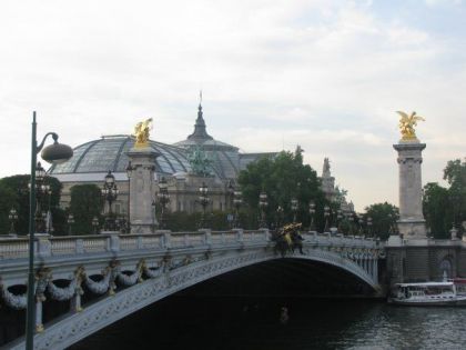 Свети Валентин в Париж със самолет